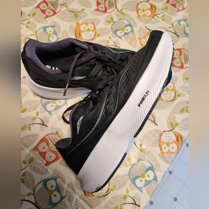 BRAND NEW Saucony Running/Walking Shoes wide width NBW